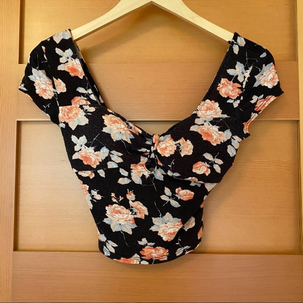 Floral keyhole crop top